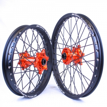 SMPro-platinum crosswielen voor KTM met oranje naaf met zwarte spaken en velgen