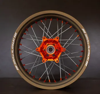 SMpro wielset Cerakote burned bronze met oranje naaf