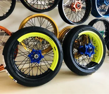Husqvarna 701 supermoto wielen dual color neon/zwart