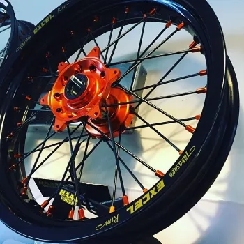 KTM Supermoto wielen Haan naven met Excel velgen