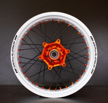 supermoto-witte-velgen-oranje-smpr-naaf